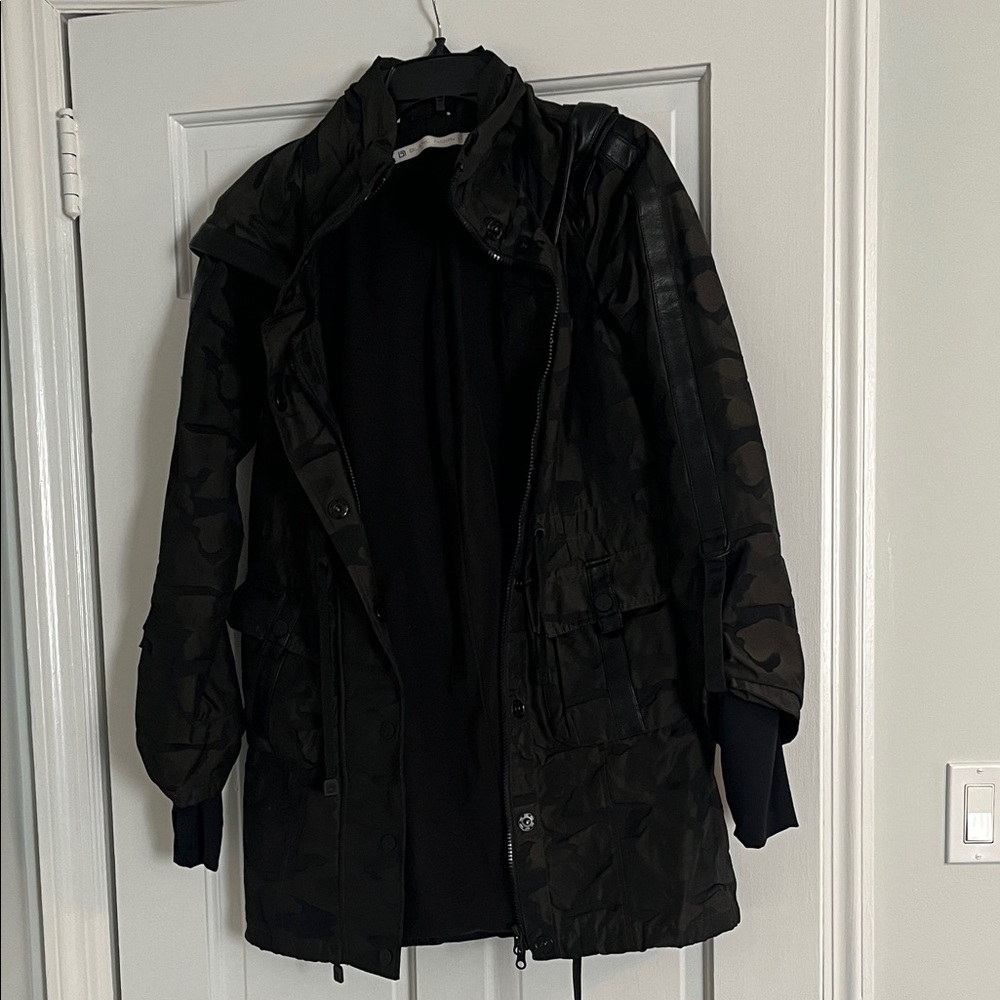 Women’s Small Blanc Noir Camouflage Jacket